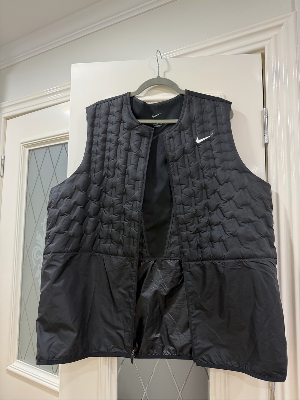 Nike Men’s Black Quilted Sleeveless Vest THERMAFIT